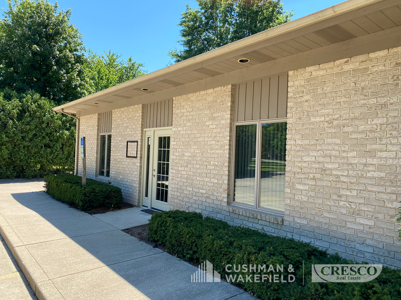 815 Crocker Rd, Westlake, OH à louer - Photo de l’immeuble – Image 3 sur 9