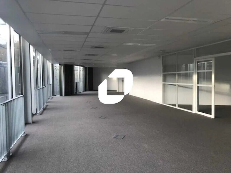 Bureau dans Eysines à louer - Photo de l’immeuble – Image 2 sur 4