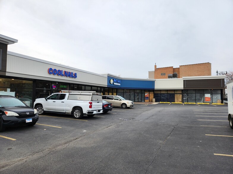 3401-3417 W Irving Park Rd, Chicago, IL à louer - Photo de l’immeuble – Image 2 sur 4