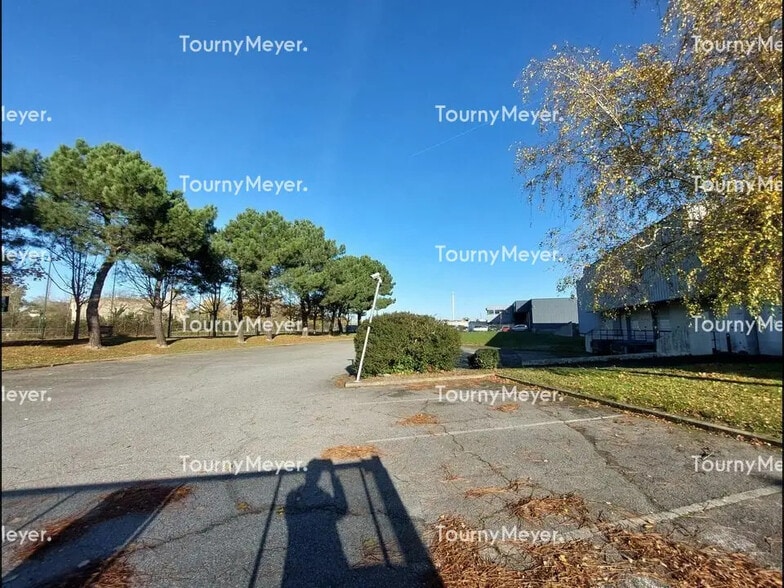 Local d’activités dans Toulouse à louer - Photo de l’immeuble – Image 2 sur 12