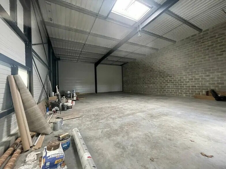 Local d'activités dans Bretteville-sur-Odon à vendre - Photo intérieure – Image 2 sur 4