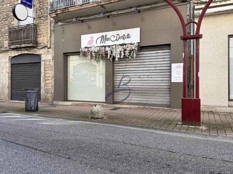 Local commercial dans Bourgoin-Jallieu à louer - Photo de l’immeuble – Image 1 sur 3