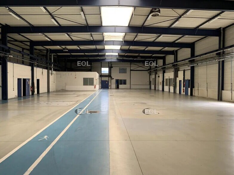 Local d’activités dans Le Plessis-Bouchard à louer - Photo de l’immeuble – Image 3 sur 12
