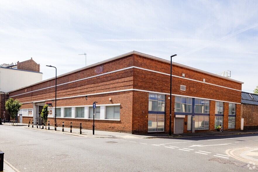 30 Warple Way, Londres à vendre - Photo principale – Image 1 sur 2
