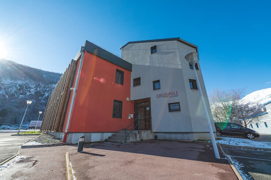 38 Rue Antoine De Saint Exupéry, Saint-Jean-de-Maurienne à louer - Photo de l’immeuble – Image 2 sur 2