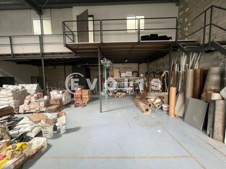 Local d’activités dans Saint-Pierre-du-Perray à louer - Photo intérieure – Image 2 sur 8