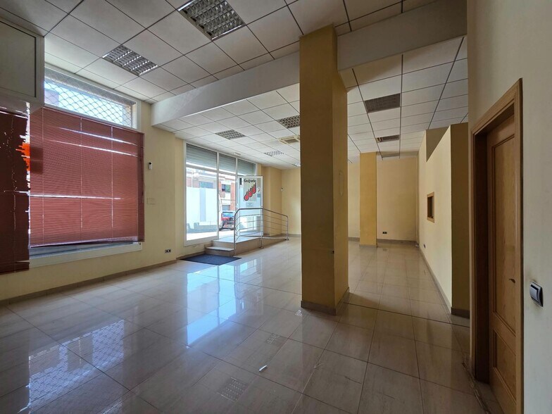 Immeuble residentiel dans Olesa de Montserrat, Barcelona à vendre - Photo intérieure – Image 2 sur 8