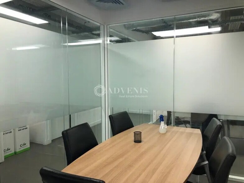 Bureau dans Versailles à louer - Photo de l’immeuble – Image 2 sur 7
