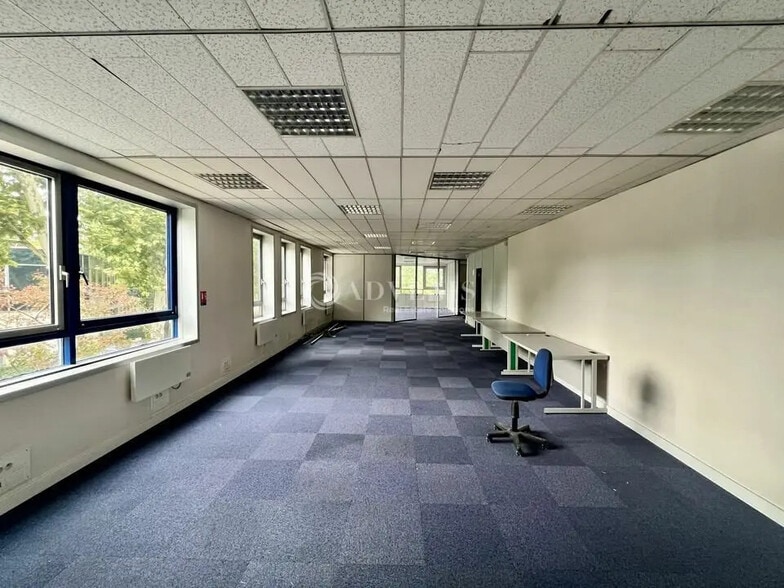 Bureau dans Éragny à louer - Photo de l’immeuble – Image 2 sur 6