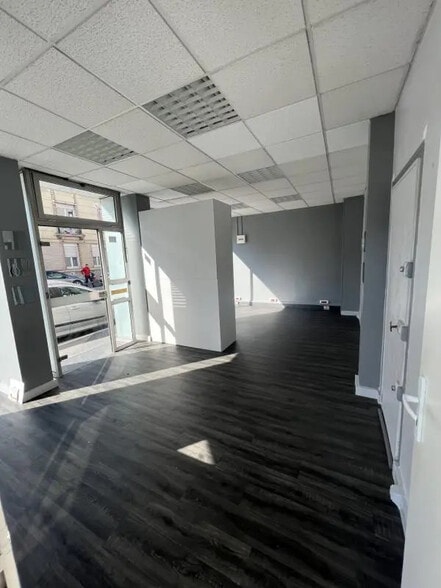 Local commercial dans Reims à louer - Photo de l’immeuble – Image 2 sur 4