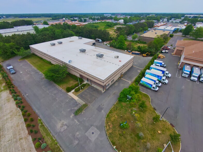 50 Haynes Ct, Ronkonkoma, NY à louer - Photo de l’immeuble – Image 3 sur 3