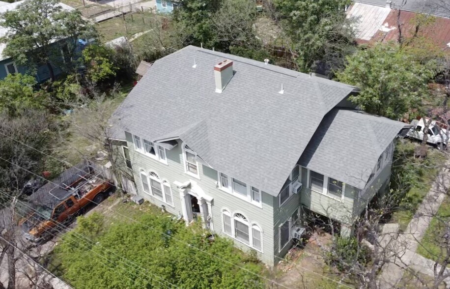 1731 N Interstate 35, San Antonio, TX à vendre - Photo de l’immeuble – Image 1 sur 3