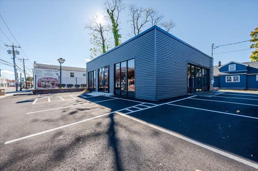 304 Larkfield Rd, East Northport, NY à vendre - Photo de l’immeuble – Image 2 sur 38