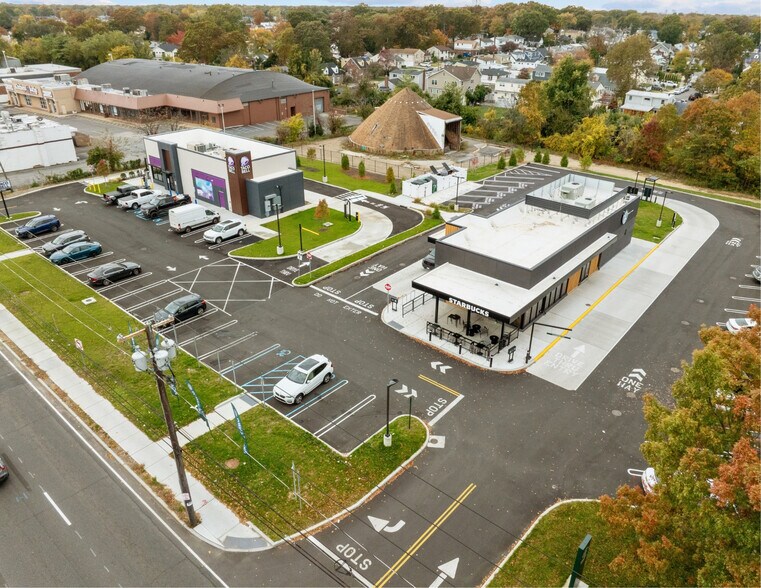 Starbucks & Taco Bell, Franklin Square portefeuille de 2 biens à vendre sur LoopNet.fr - Aérien – Image 1 sur 12