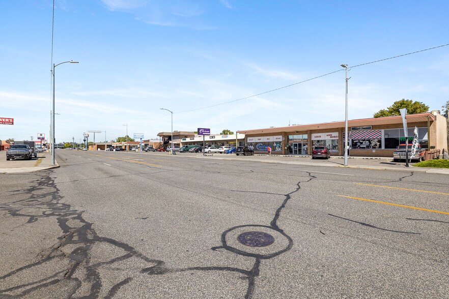 108-112 Vista Way, Kennewick, WA à vendre - Photo principale – Image 1 sur 1