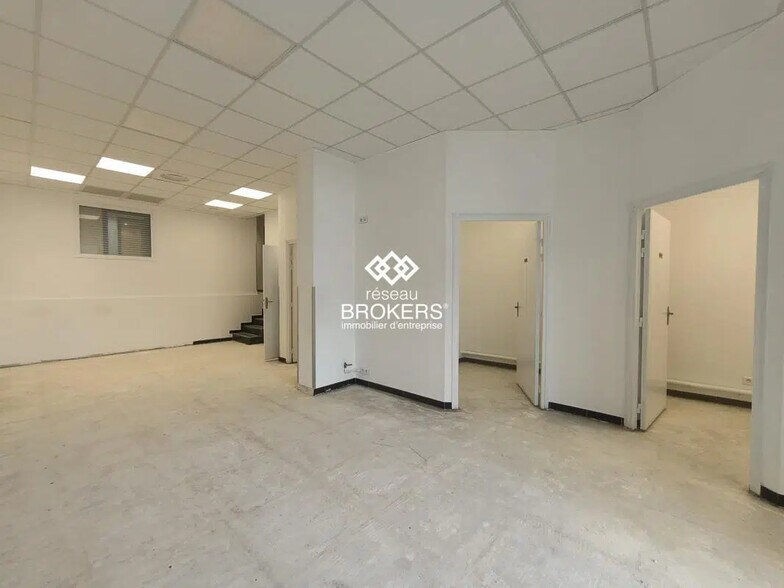 Local commercial dans Quincy-sous-Sénart à louer - Photo de l’immeuble – Image 1 sur 4