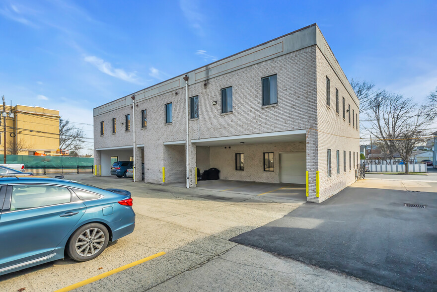 222 Outwater Ln, Garfield, NJ à louer - Photo de l’immeuble – Image 3 sur 8