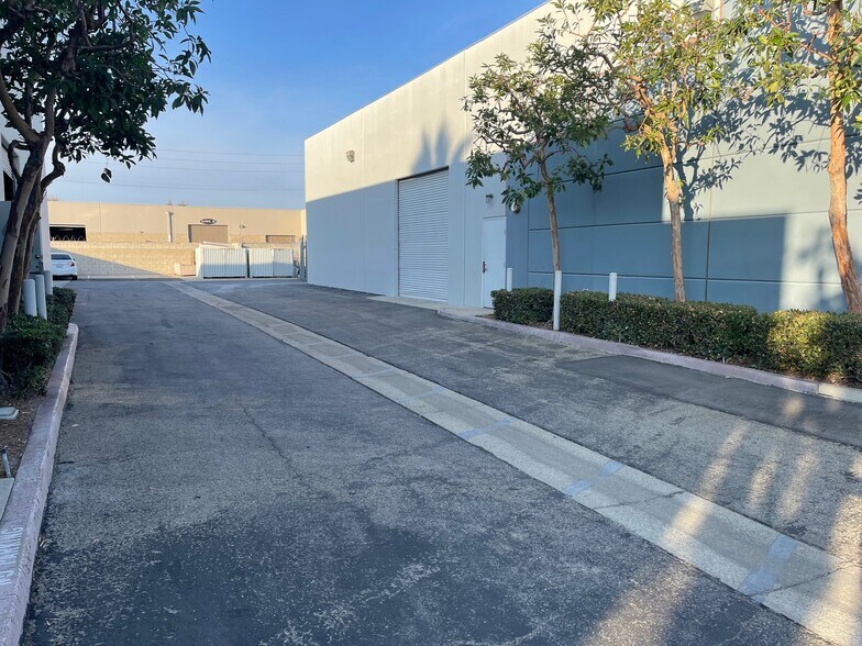 1103 W Barkley Ave, Orange, CA à louer - Photo de l’immeuble – Image 3 sur 9