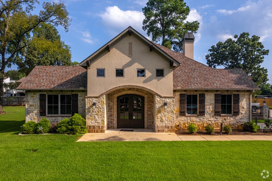 1518 Colony Cir, Longview, TX à vendre - Photo de l’immeuble – Image 3 sur 18