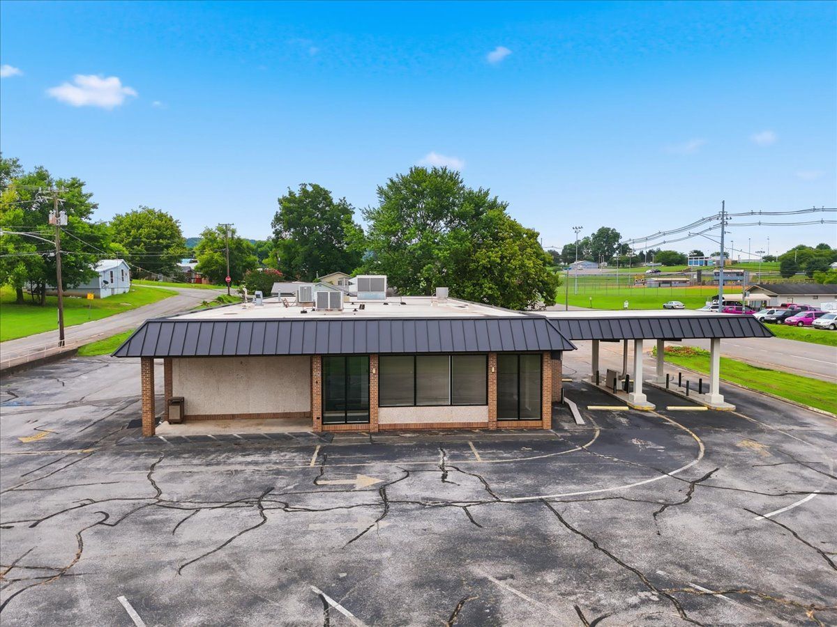 502 E North St, Sweetwater, TN à louer Photo principale– Image 1 sur 26