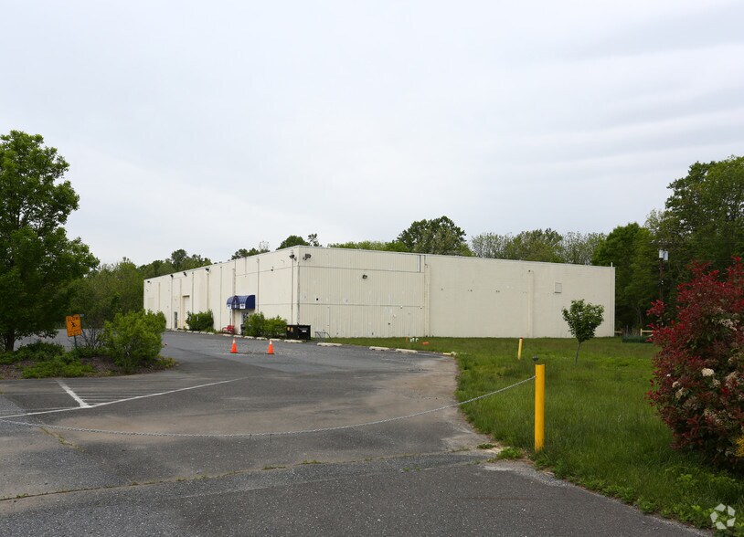 116-124 Sewell Rd portefeuille de 2 biens à vendre sur LoopNet.fr - Photo principale – Image 1 sur 2