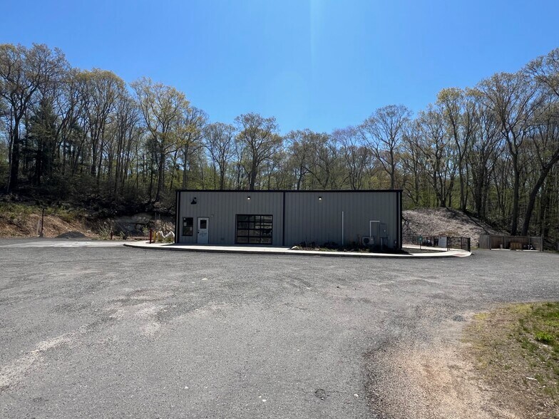 1528 Route 12, Gales Ferry, CT à vendre - Photo de l’immeuble – Image 3 sur 10