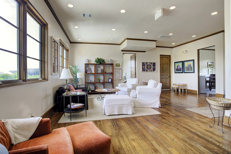 2339 University Blvd, Houston, TX à vendre - Photo intérieure – Image 3 sur 17