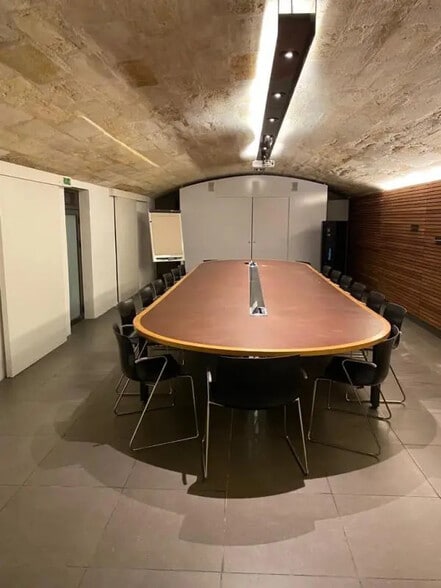 Local d’activités dans Bordeaux à louer - Photo intérieure – Image 1 sur 4