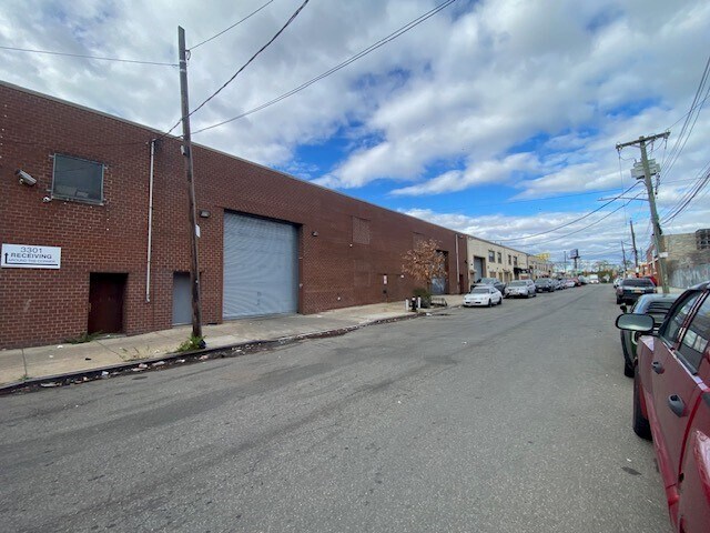 3311 Merritt Ave, Bronx, NY à louer Photo de l’immeuble– Image 1 sur 11
