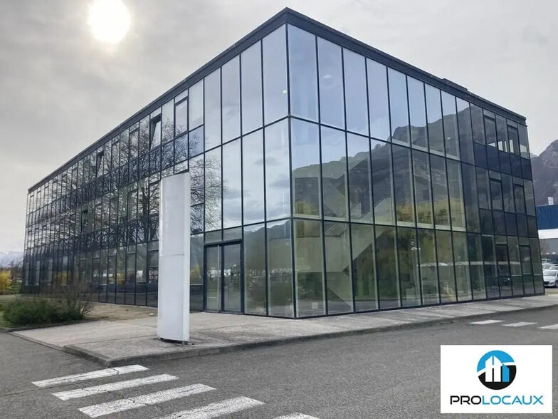 364 Rue Jean Monnet, Crolles à vendre - Photo de l’immeuble – Image 1 sur 3