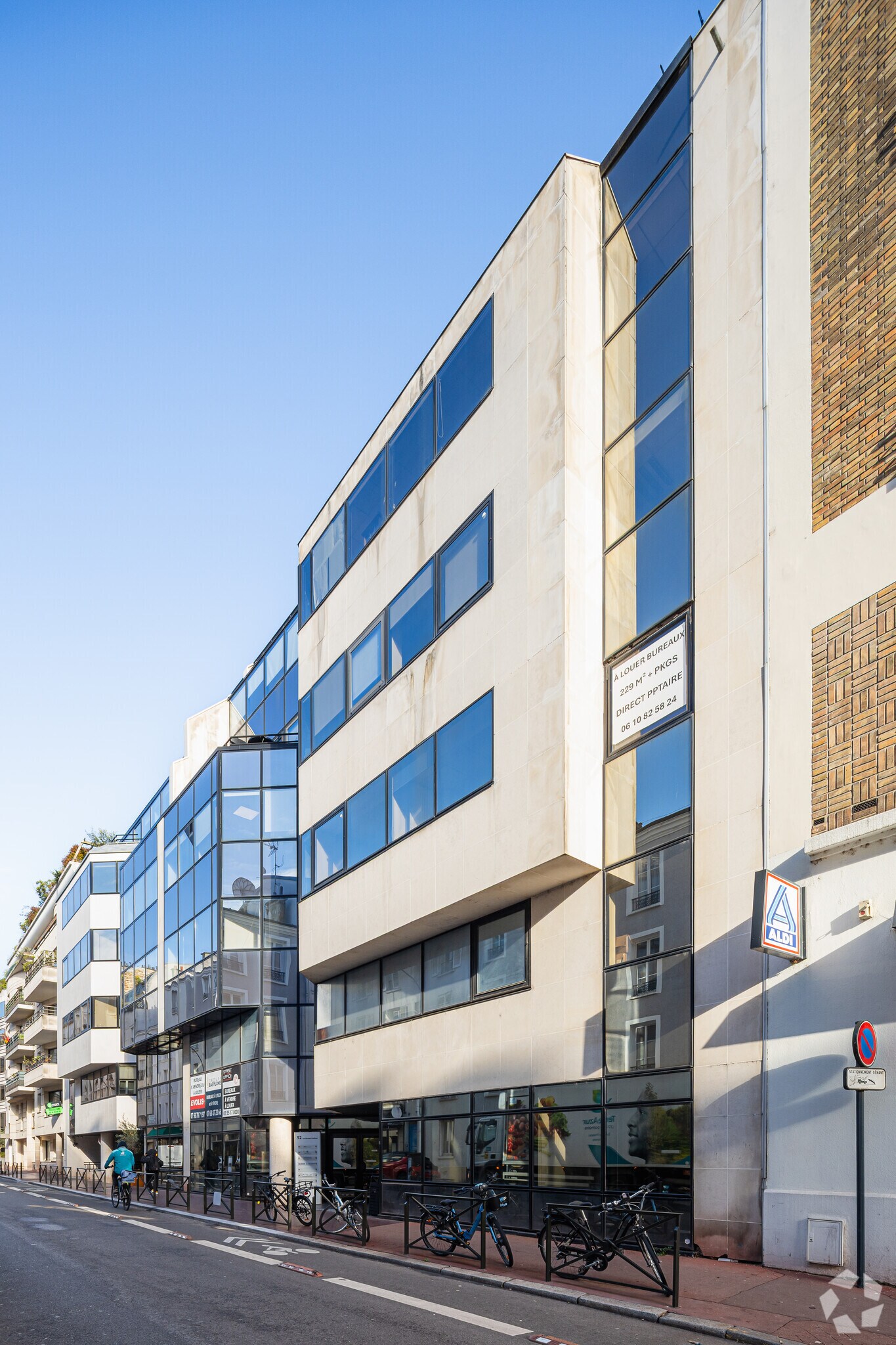 92 Rue Edouard Vaillant, Levallois-Perret à louer Photo principale– Image 1 sur 3