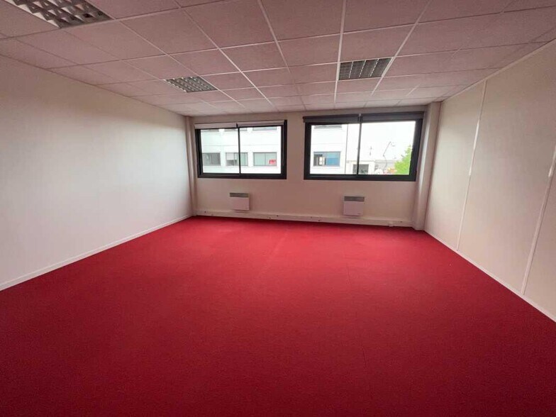 Bureau dans Seclin à louer - Photo de l’immeuble – Image 3 sur 5