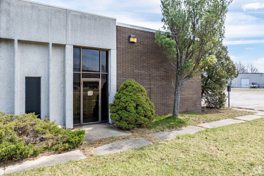 2201 W Park Dr, Lorain, OH à louer - Photo de l’immeuble – Image 2 sur 8