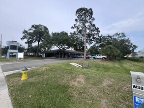 4102 34th St S, Saint Petersburg, FL à louer Photo intérieure– Image 2 sur 3