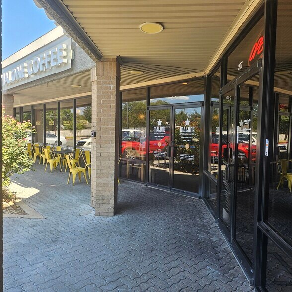 14735 Bratton Ln, Austin, TX à louer - Photo de l’immeuble – Image 2 sur 8