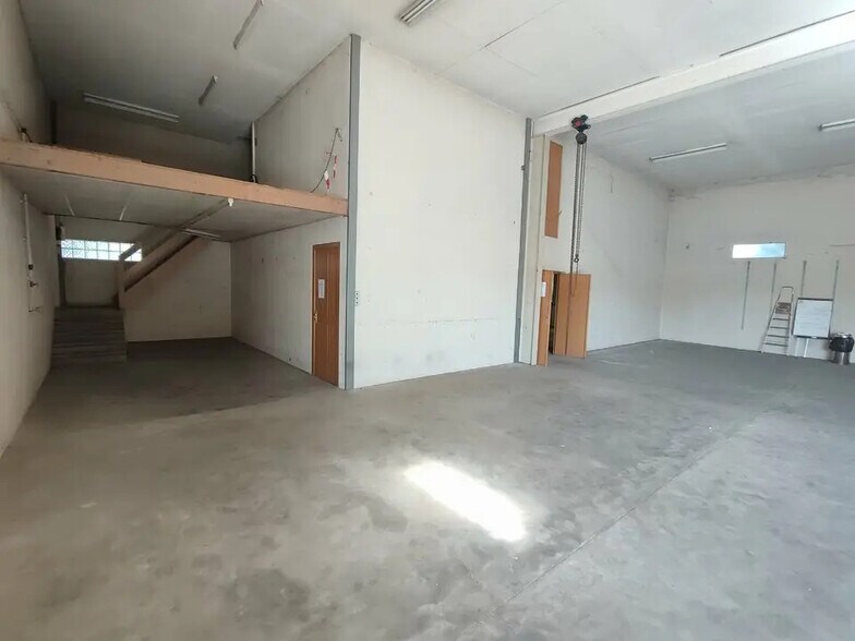 Local d’activités dans Bourgoin-Jallieu à louer - Photo intérieure – Image 3 sur 9