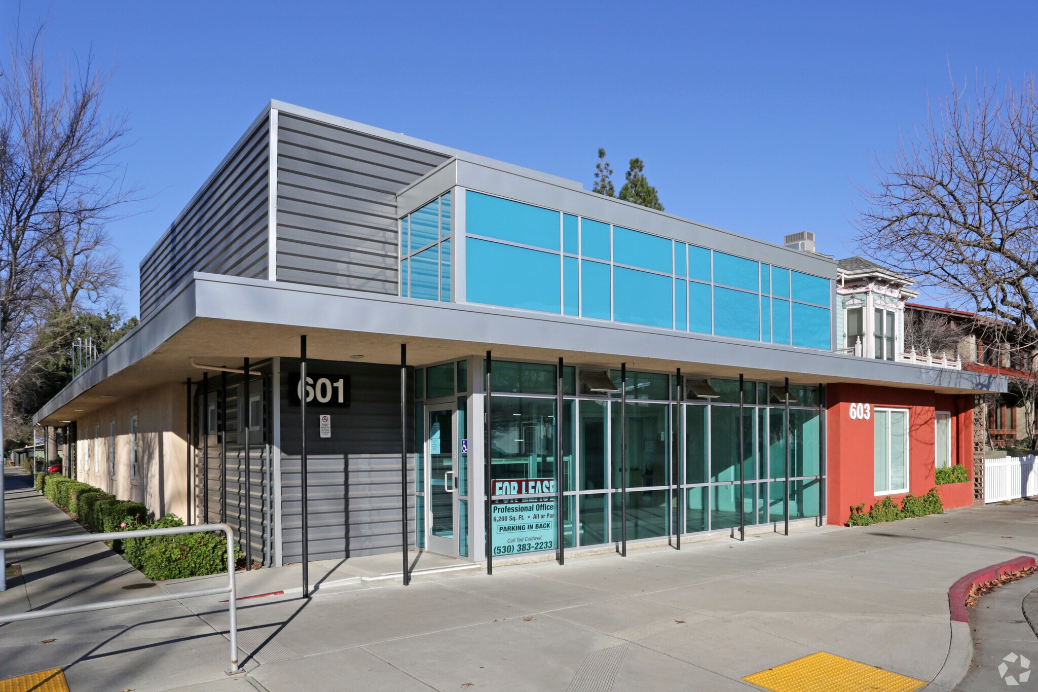 601 Court St, Woodland, CA à louer Photo principale– Image 1 sur 5