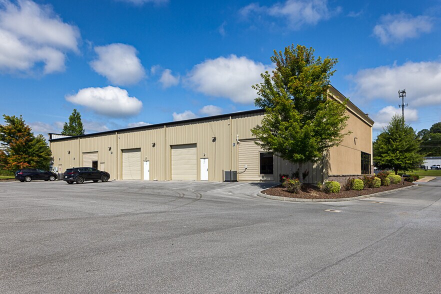 4504 Bristol Hwy, Johnson City, TN à louer - Photo de l’immeuble – Image 3 sur 3