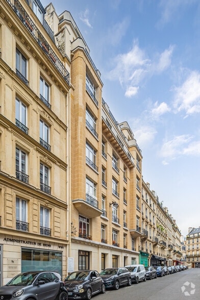 48 Rue De La Bienfaisance, Paris à vendre - Photo de l’immeuble – Image 3 sur 5