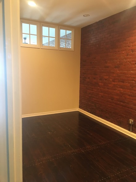 610 Monroe St, La Porte, IN à louer - Photo de l’immeuble – Image 3 sur 6