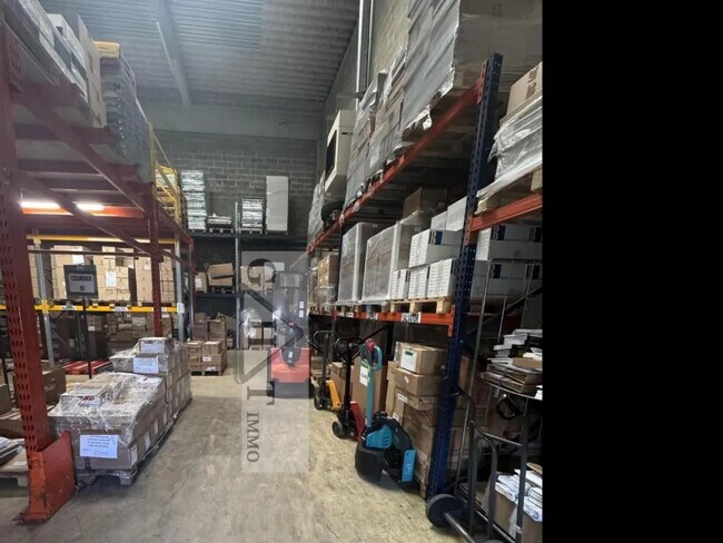 Plus de détails pour Bureau, Industriel/Logistique à louer