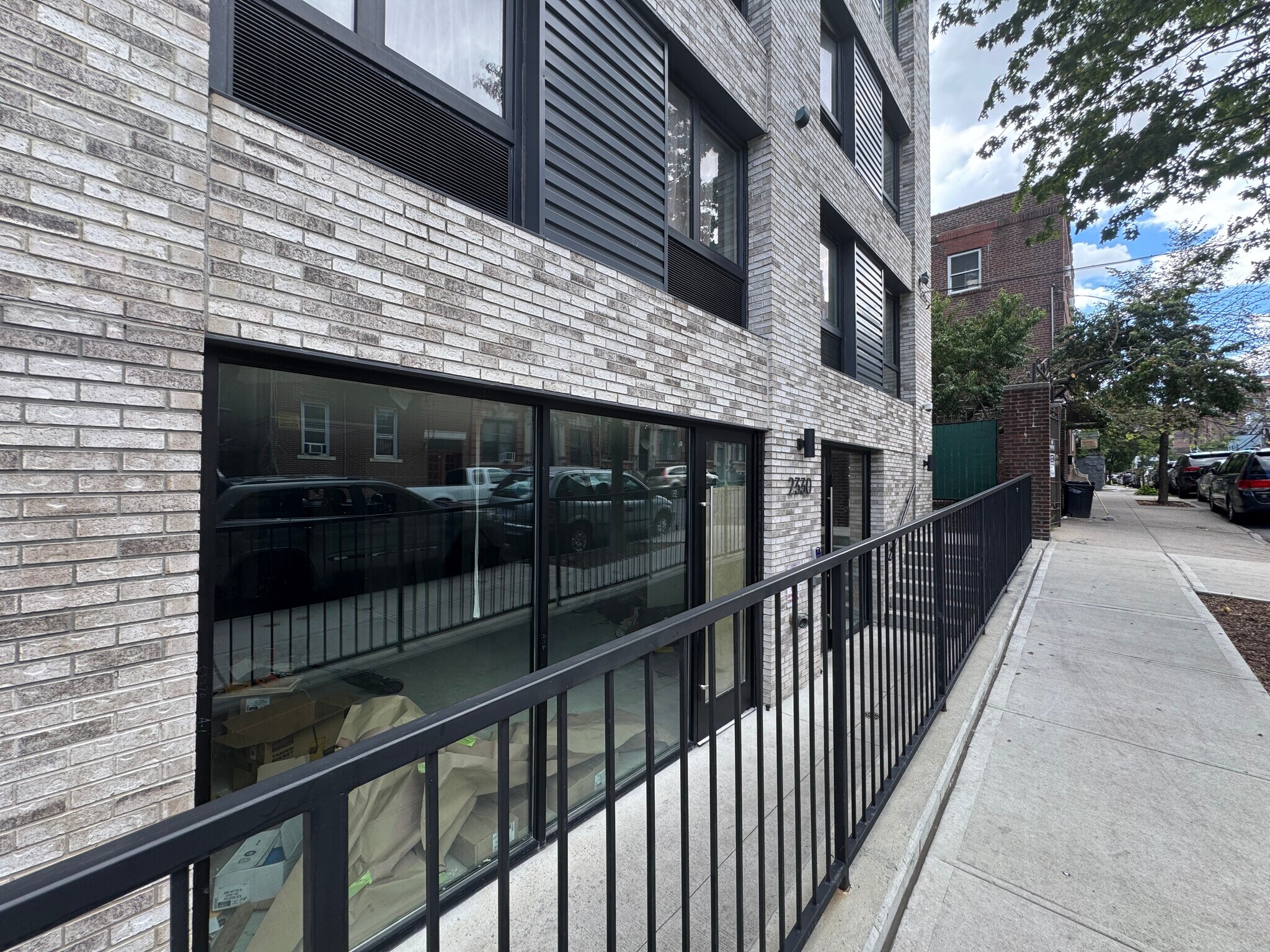 2330 Cambreleng Ave, Bronx, NY à louer Photo de l’immeuble– Image 1 sur 12