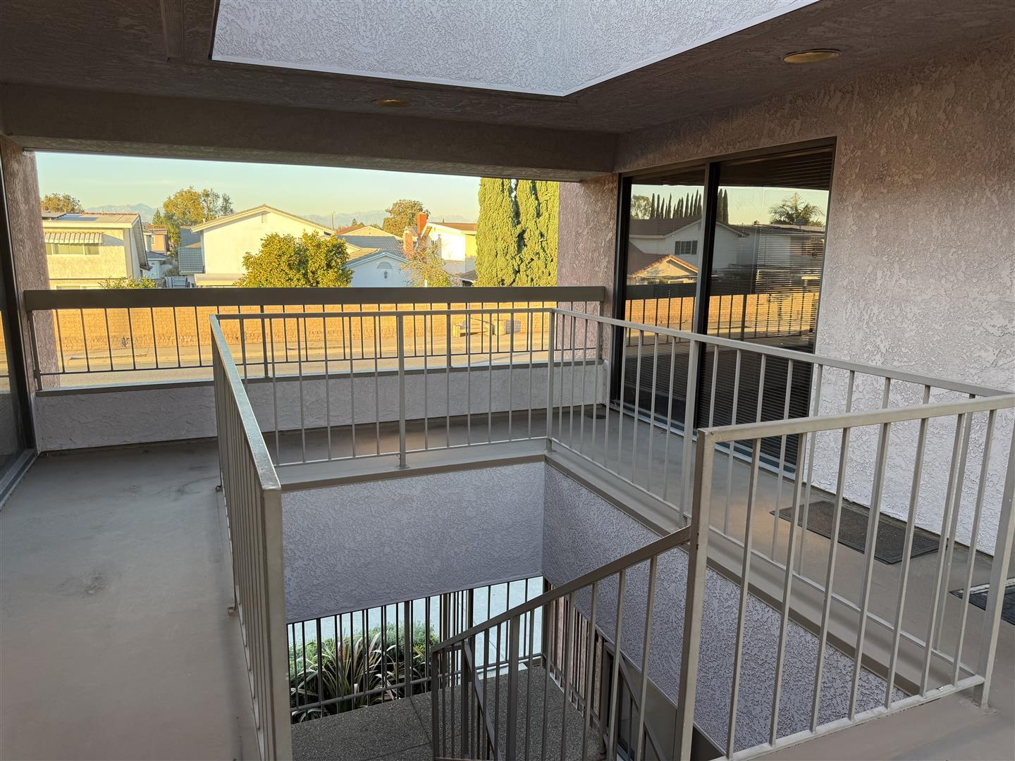 12328 South St, Cerritos, CA à louer Photo de l’immeuble– Image 1 sur 6