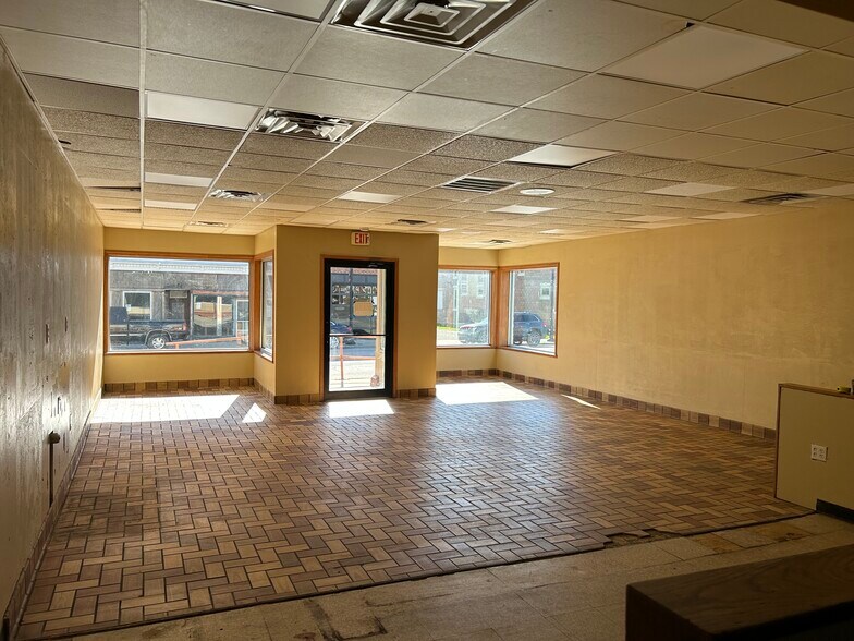 127 S State St, South Whitley, IN à louer - Photo de l’immeuble – Image 3 sur 20