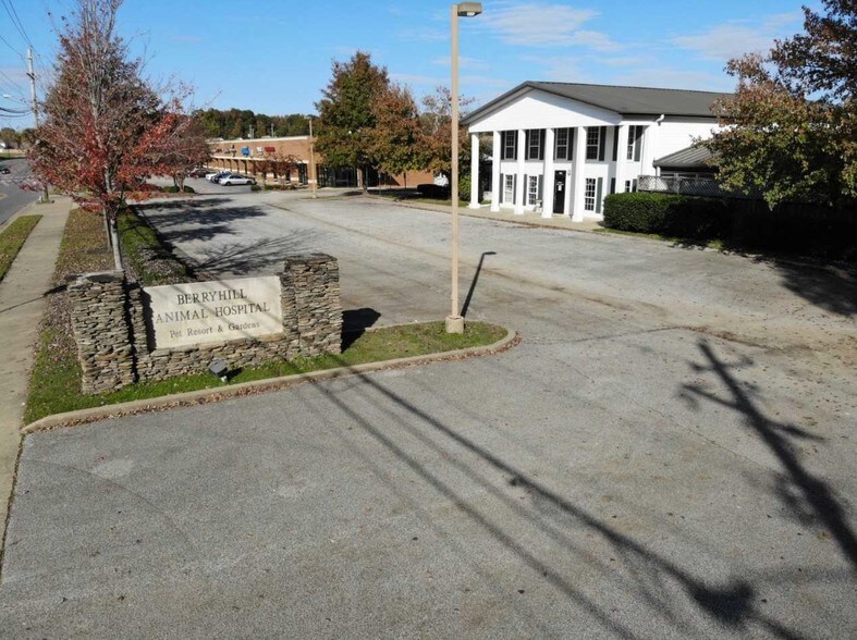1850 Berryhill Rd, Cordova, TN à louer - Photo de l’immeuble – Image 3 sur 25