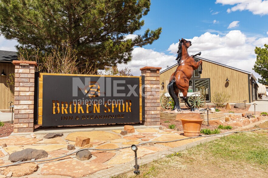 955 E SR 24, Torrey, UT à vendre - Photo principale – Image 1 sur 10