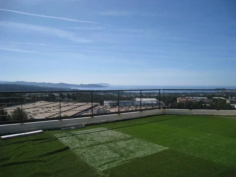 Bureau dans La Ciotat à louer - Photo de l’immeuble – Image 3 sur 7