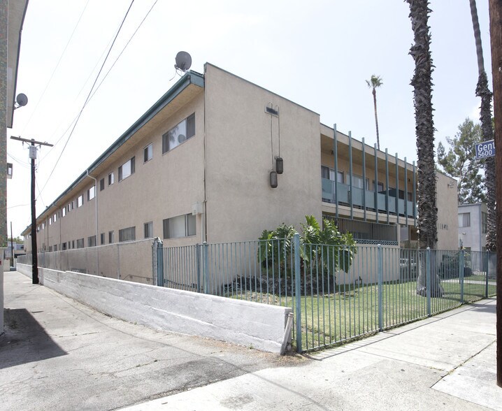 11940 Burbank Blvd, Valley Village, CA à vendre - Photo principale – Image 1 sur 52
