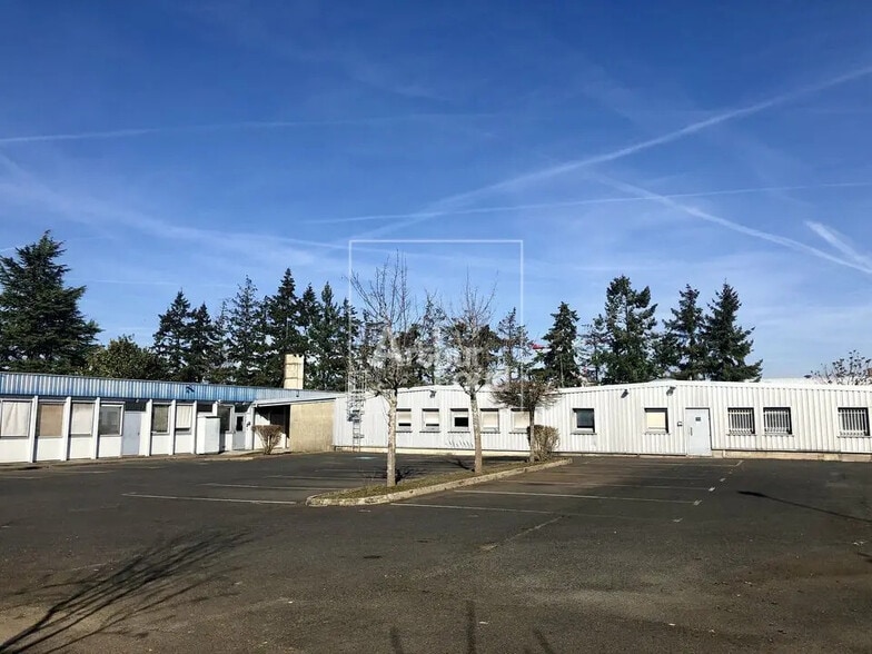 Bureau dans Vaux-le-Pénil à louer - Photo de l’immeuble – Image 1 sur 3
