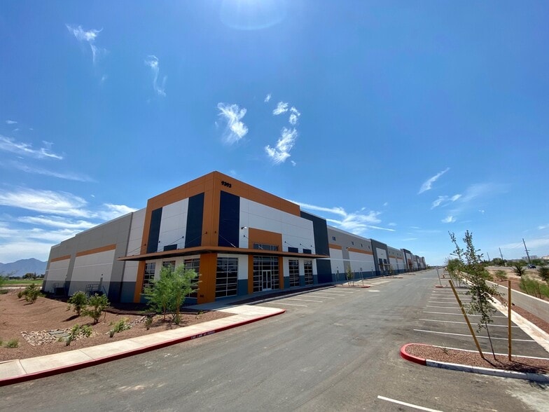 9393 W Buckeye Rd, Tolleson, AZ à louer - Photo de l’immeuble – Image 3 sur 19